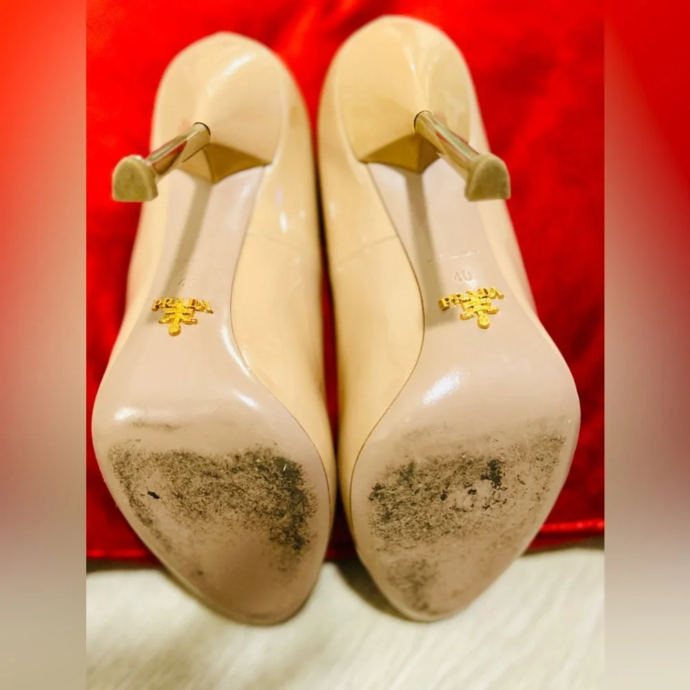 PRADA - Picture 2 of 4